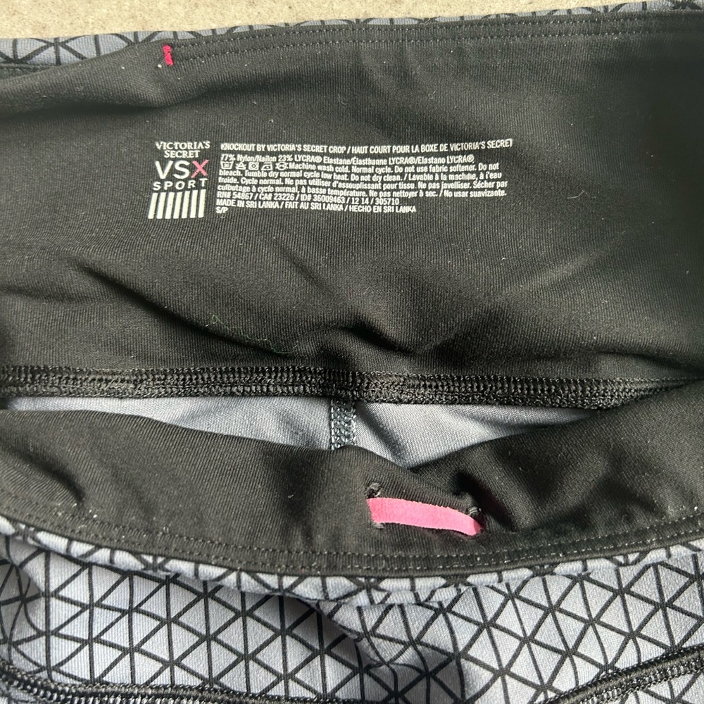 Victoria’s Secret VSX Sport Knockout Crop geometric Grey Black Sz S leggings - Picture 8 of 11